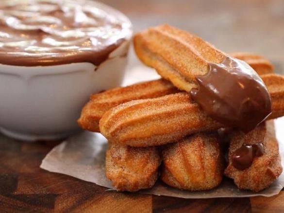 découvrez notre recette de churros moelleux : des beignets espagnols croustillants à l’extérieur et tendres à l’intérieur. idéal pour le goûter ou un dessert gourmand, facile à préparer à la maison.