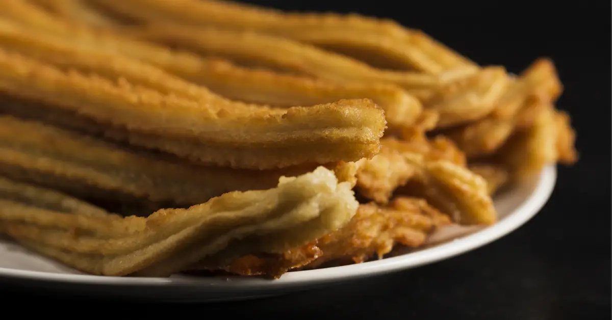 découvrez notre recette facile de churros moelleux : une pâte légère, dorée et fondante, parfaite pour un goûter gourmand. à savourer nature ou avec du chocolat !
