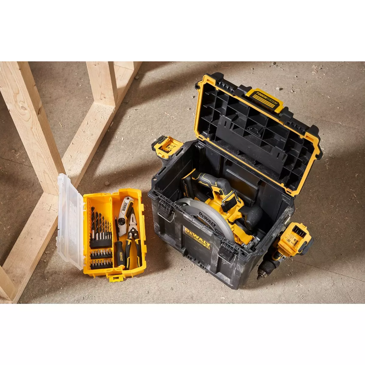 découvrez la mallette dewalt à 250 € : robuste, pratique et idéale pour transporter et organiser efficacement vos outils professionnels ou de bricolage. profitez d’un excellent rapport qualité-prix pour vos travaux !