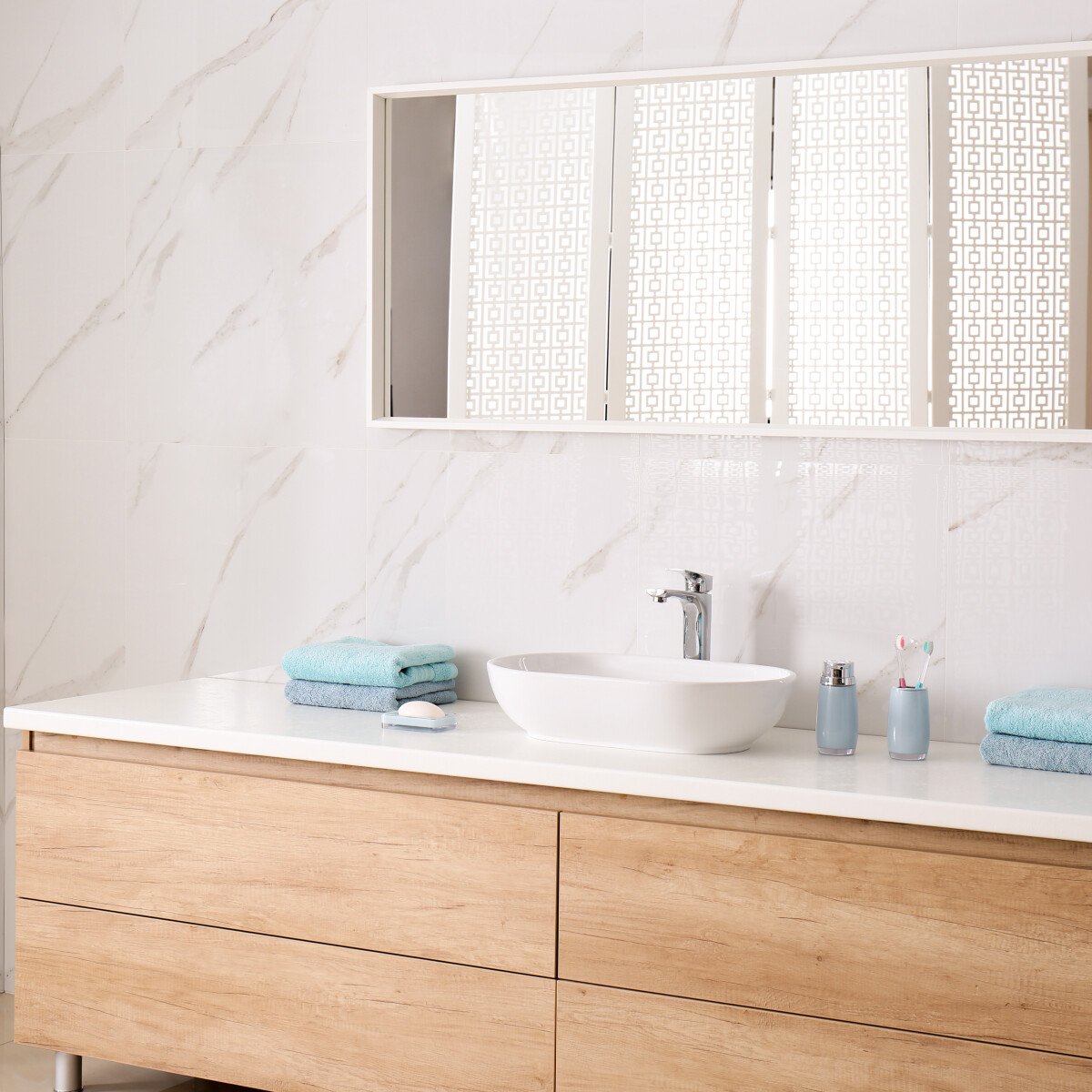 découvrez comment rénover votre salle de bain à petit prix avec des astuces pratiques et des conseils pour un projet réussi sans se ruiner.