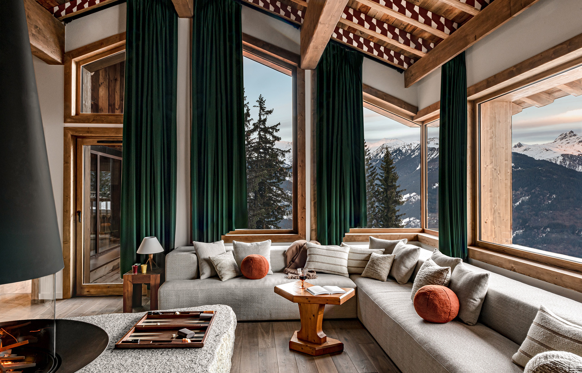 découvrez une ambiance chalet chaleureuse alliant confort et convivialité, idéale pour des moments de détente en toute simplicité.
