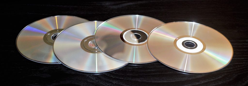 Réparer un CD rayé grâce au dentifrice / Astuce CD - Effacer