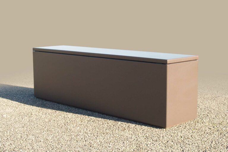 découvrez comment créer des jardinières originales à partir de boîtes recyclées pour décorer votre balcon ou jardin facilement et à petit prix.