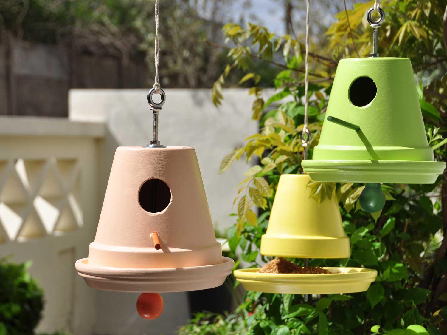 découvrez notre sélection de pots en terre cuite pour oiseaux, parfaits pour abriter et décorer votre jardin. matériaux naturels, durables et esthétiques pour le bien-être des oiseaux.