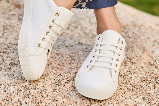 découvrez comment blanchir vos baskets sans utiliser de produits chimiques grâce à des méthodes naturelles et efficaces pour retrouver des chaussures éclatantes.