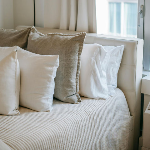 découvrez une astuce révélatrice pour résoudre facilement vos problèmes de coussins et retrouver confort et style.