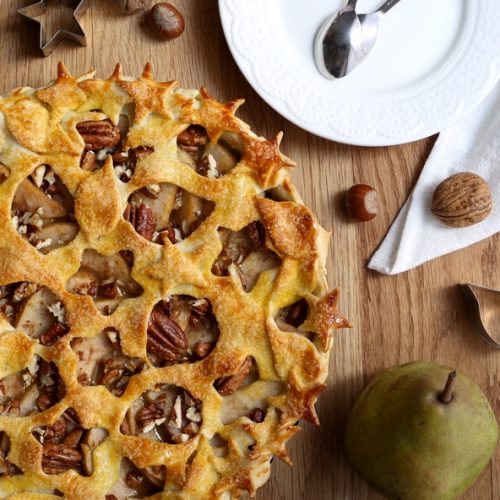découvrez la délicieuse tarte pommes-poires-noisettes aux épices, une recette gourmande et parfumée parfaite pour régaler toute la famille.